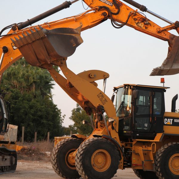 הריסת מבנים עם באגר / שופל הריסת מבנים עם באגר / שופל
